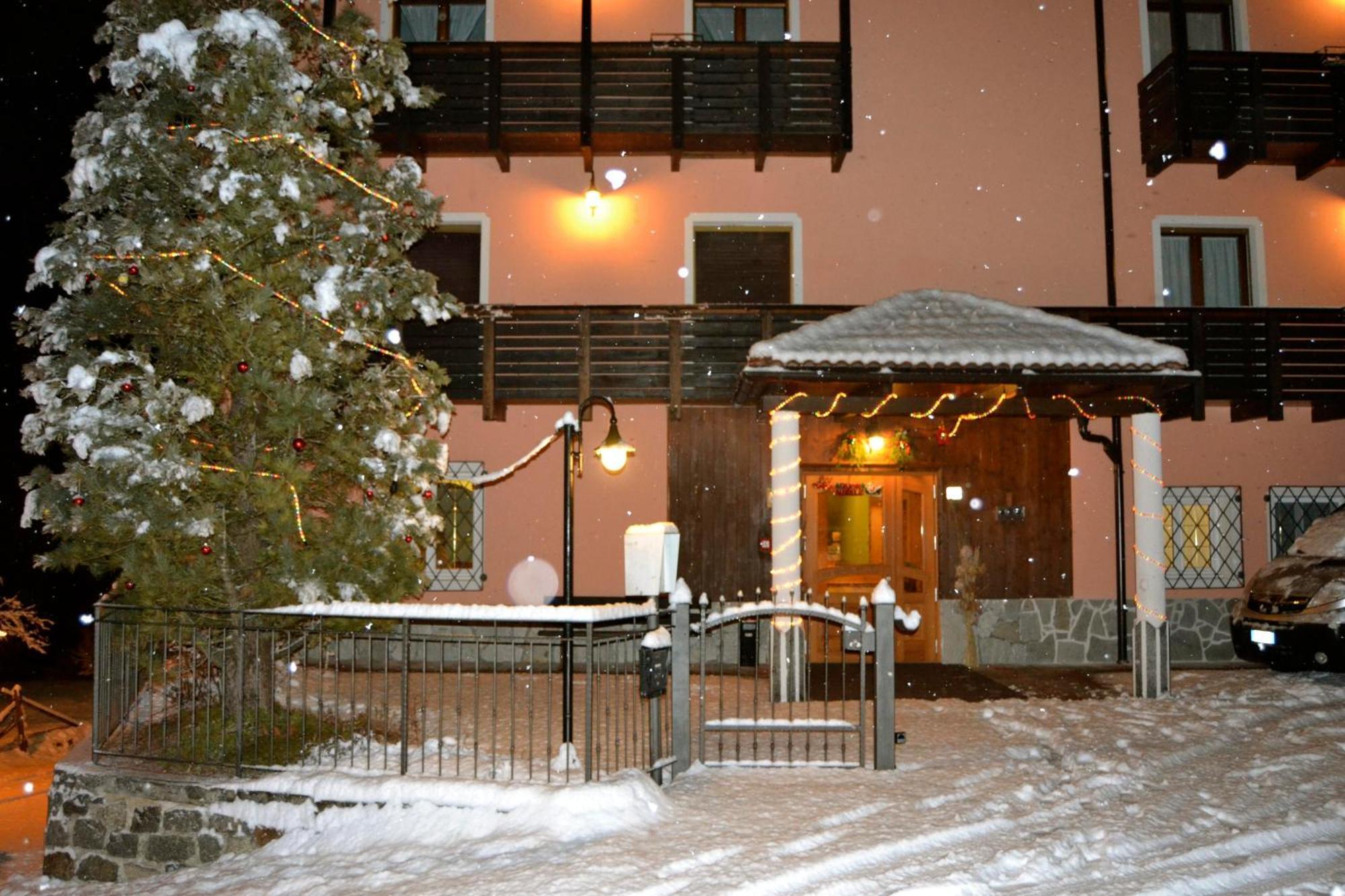 Park Hotel Bellevue Dimaro Exterior photo
